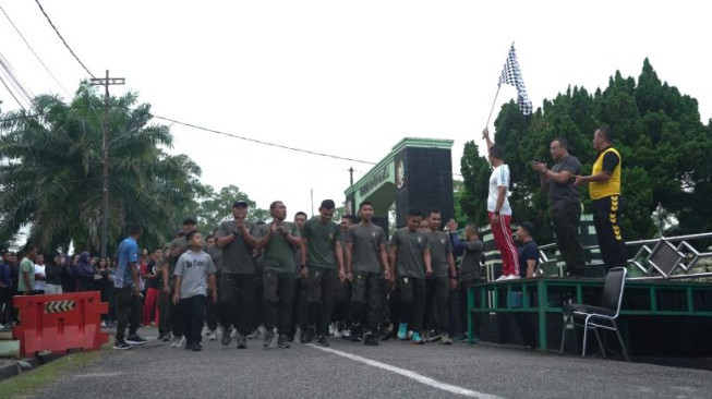 Antusiasme Meluap, Ribuan Warga Kota Jambi Padati Jalan Santai HUT ke-1 Kodam XX/TIB